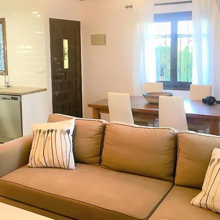 Casa Con Jardin En *