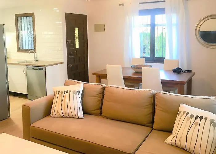 Casa Con Jardin En *